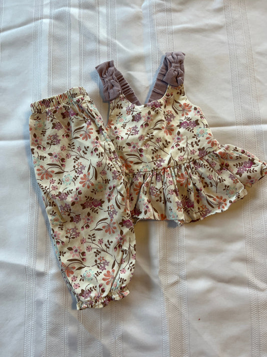 #29  3-6 mo Girls 2 piece outfit EUC