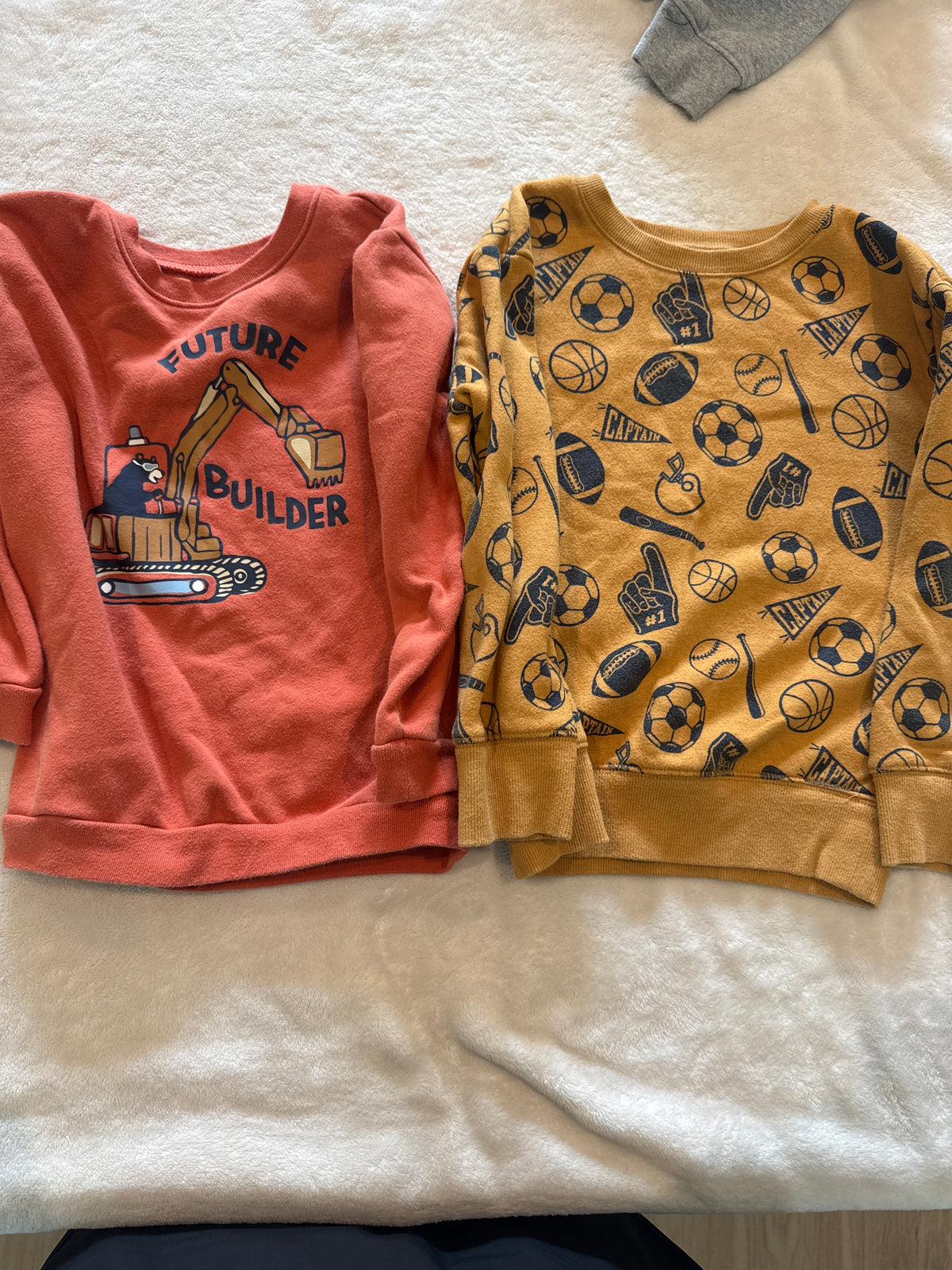 #81 Boys 5 left granimal right jumping beans crew neck