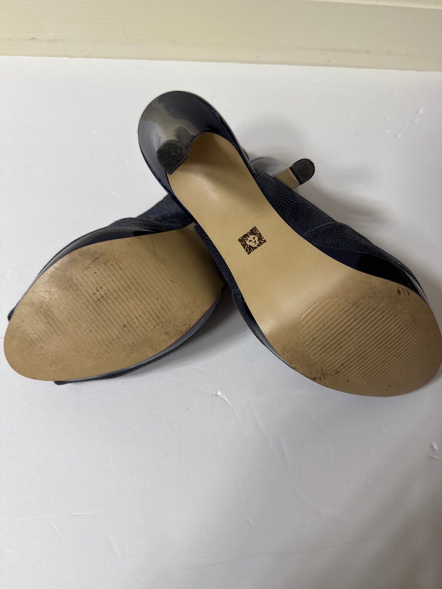 Seller #216, Women’s Anne Klein flex navy metallic heels, sz 8 EUC