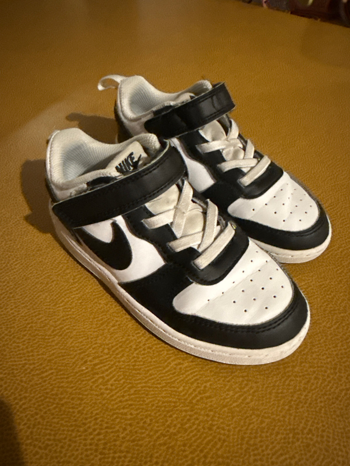 #87 Nike dunk size 10 boys pandas Velcro shoes VGUC