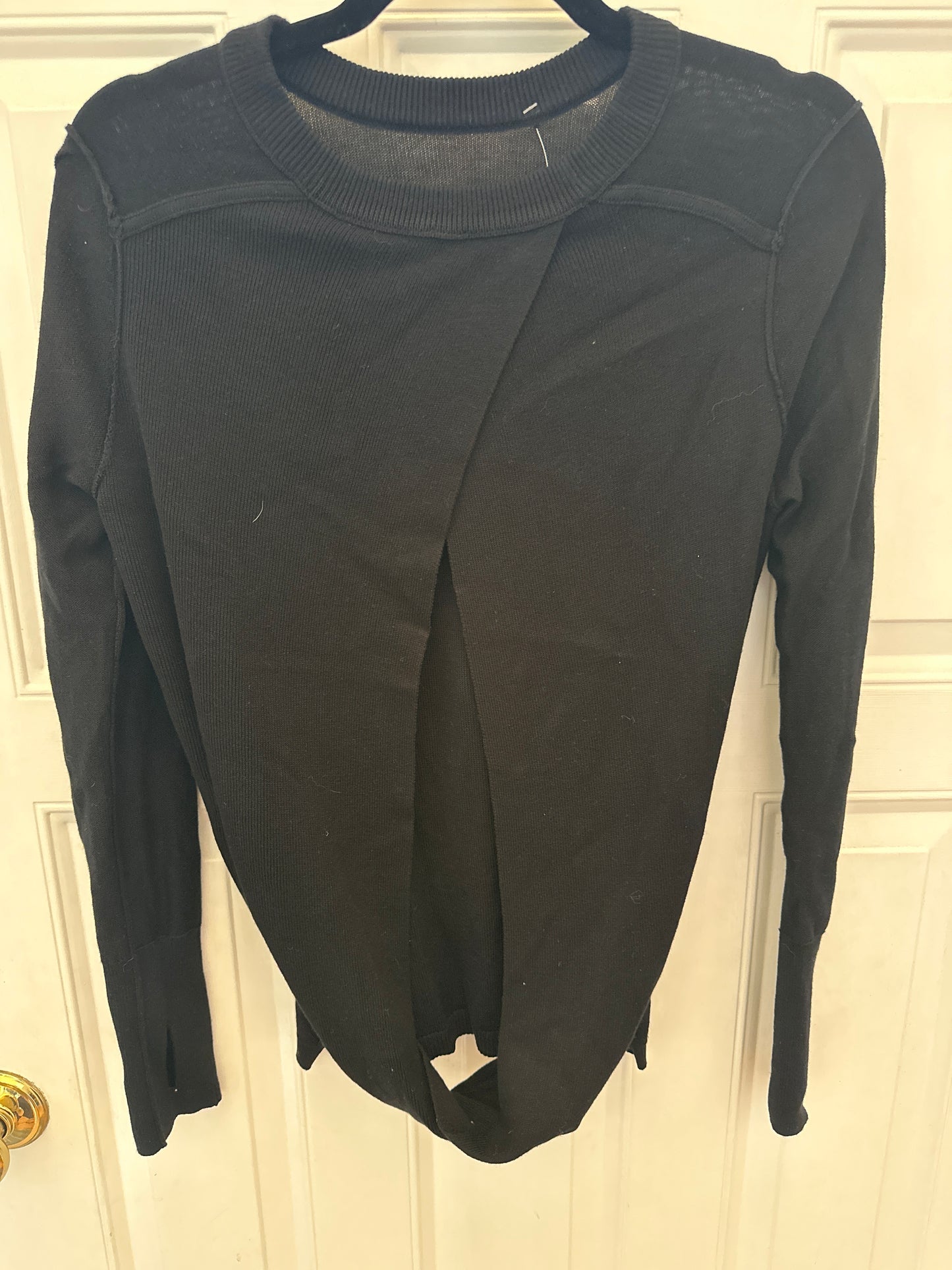 #81A Lululemon Sz 4 (No size dot) Black Knot Open Back Sweater