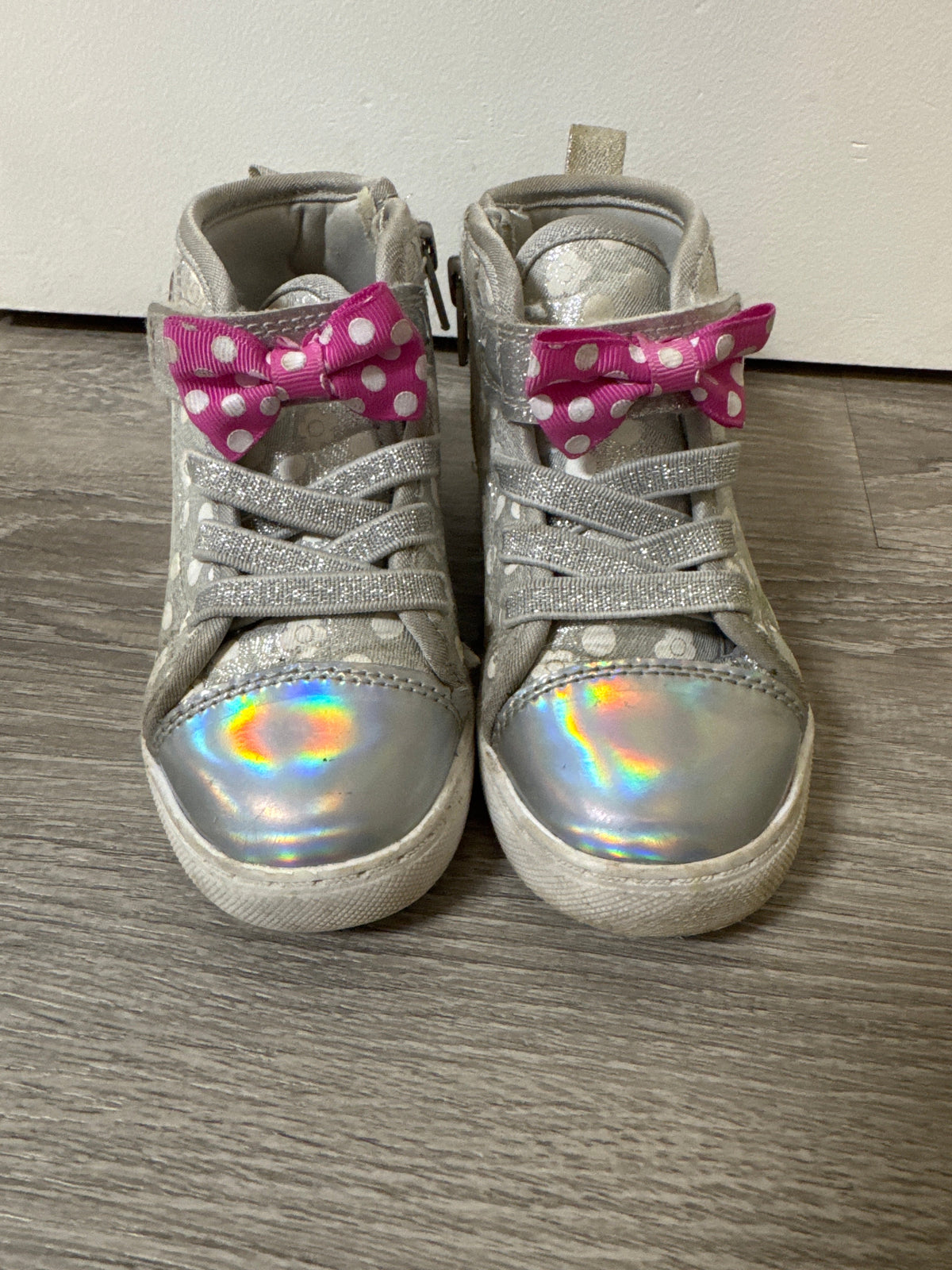#149 Girls size 9 light up Minnie Mouse high top shoes