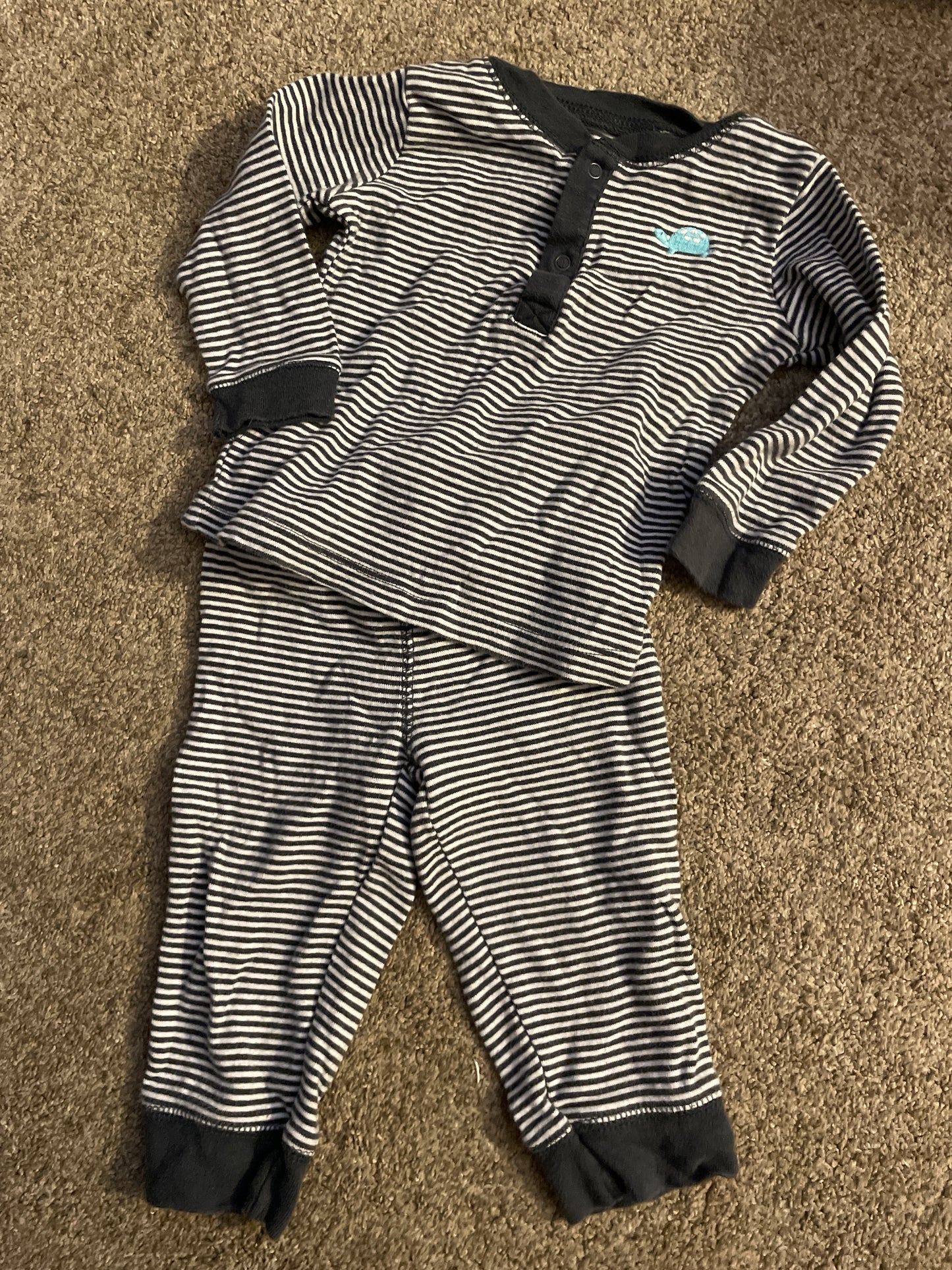 Carters 9 month pajama set