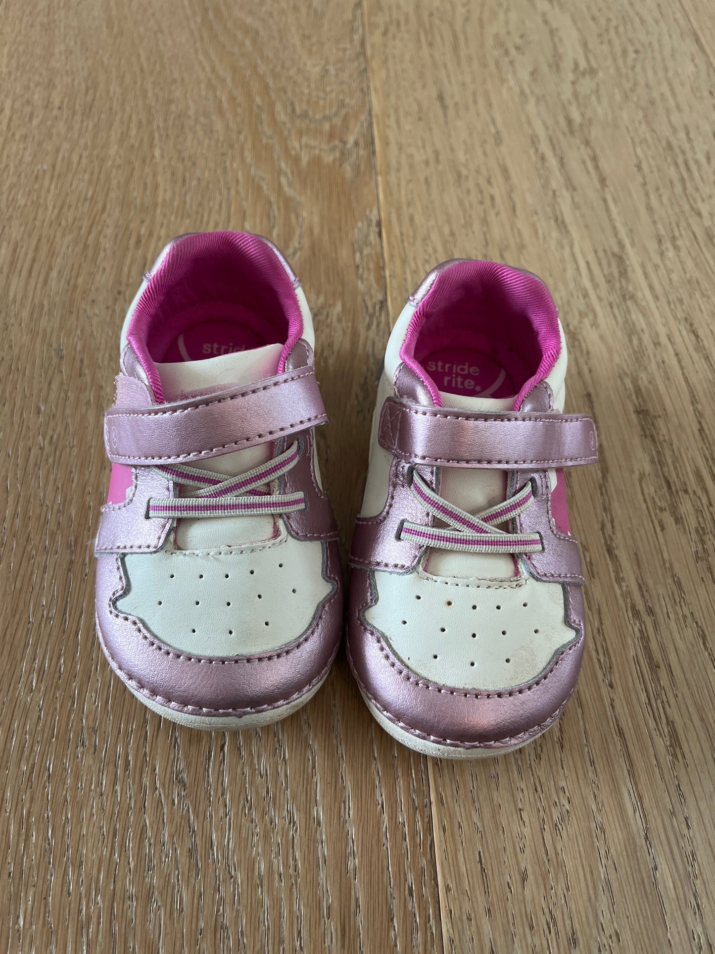 #40 Girls Size 6 Wide Pink Stride Rite Sneakers
