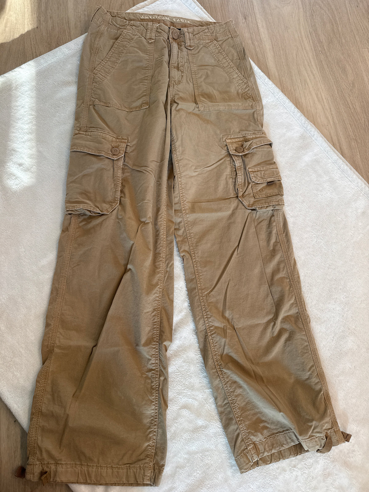 #81 women/teen size 4 American eagle cargo pants