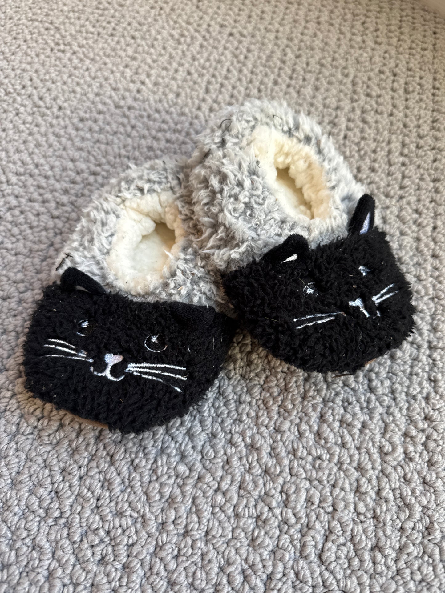 Seller 8 - girls size 5-7 kitten slippers