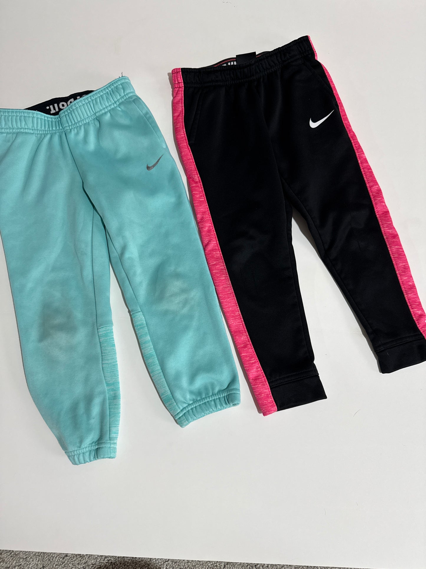 #96 Girls Nike Set of Fleece Lined Joggers 4T