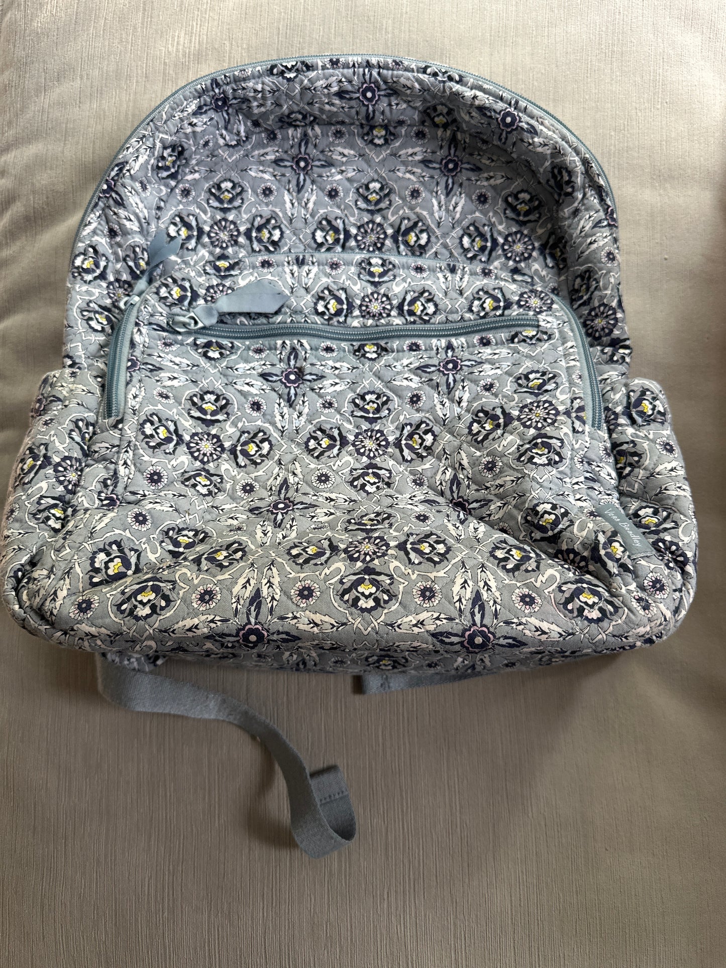 #81A Vera Bradley EUC Backpack