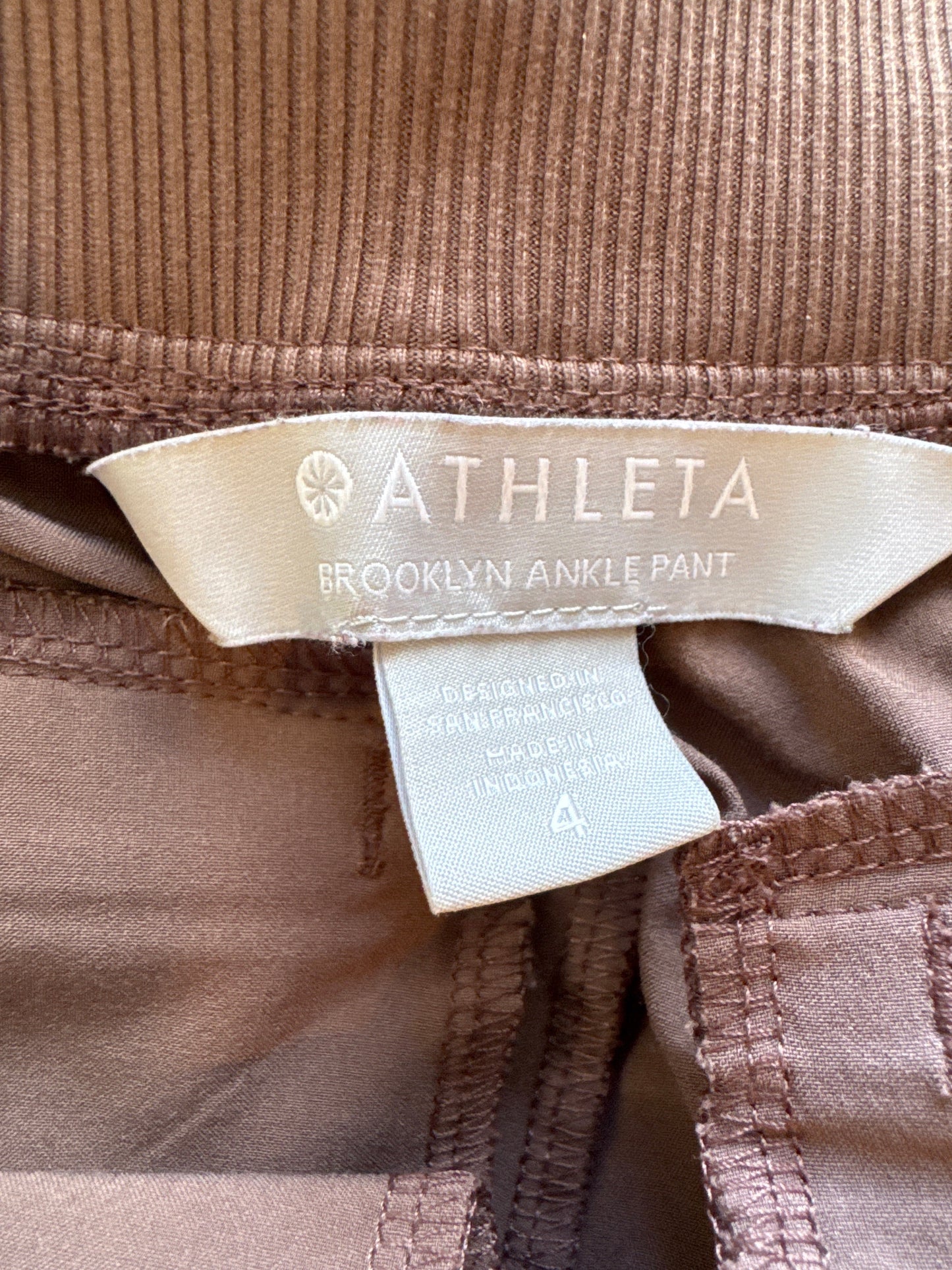 Seller #127 Women’s Athleta Brooklyn Ankle pant size 4