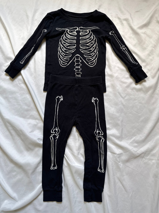 Seller #127 Old Navy skeleton pajamas Size 2T