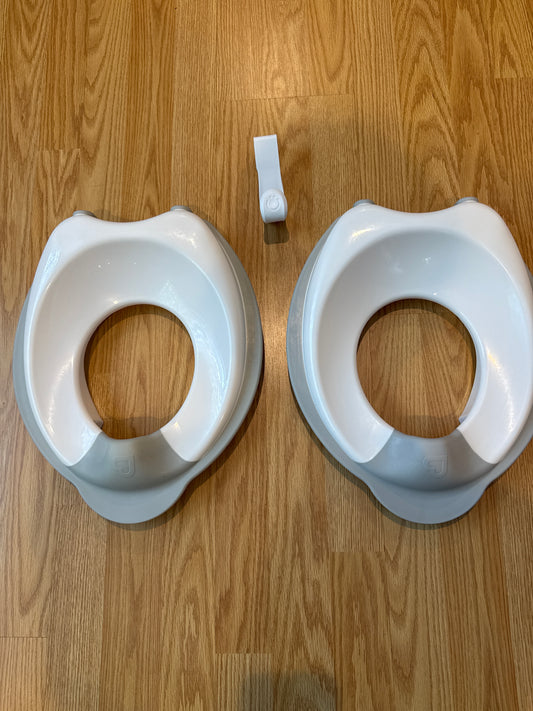 #87 2 Potty seats with hook