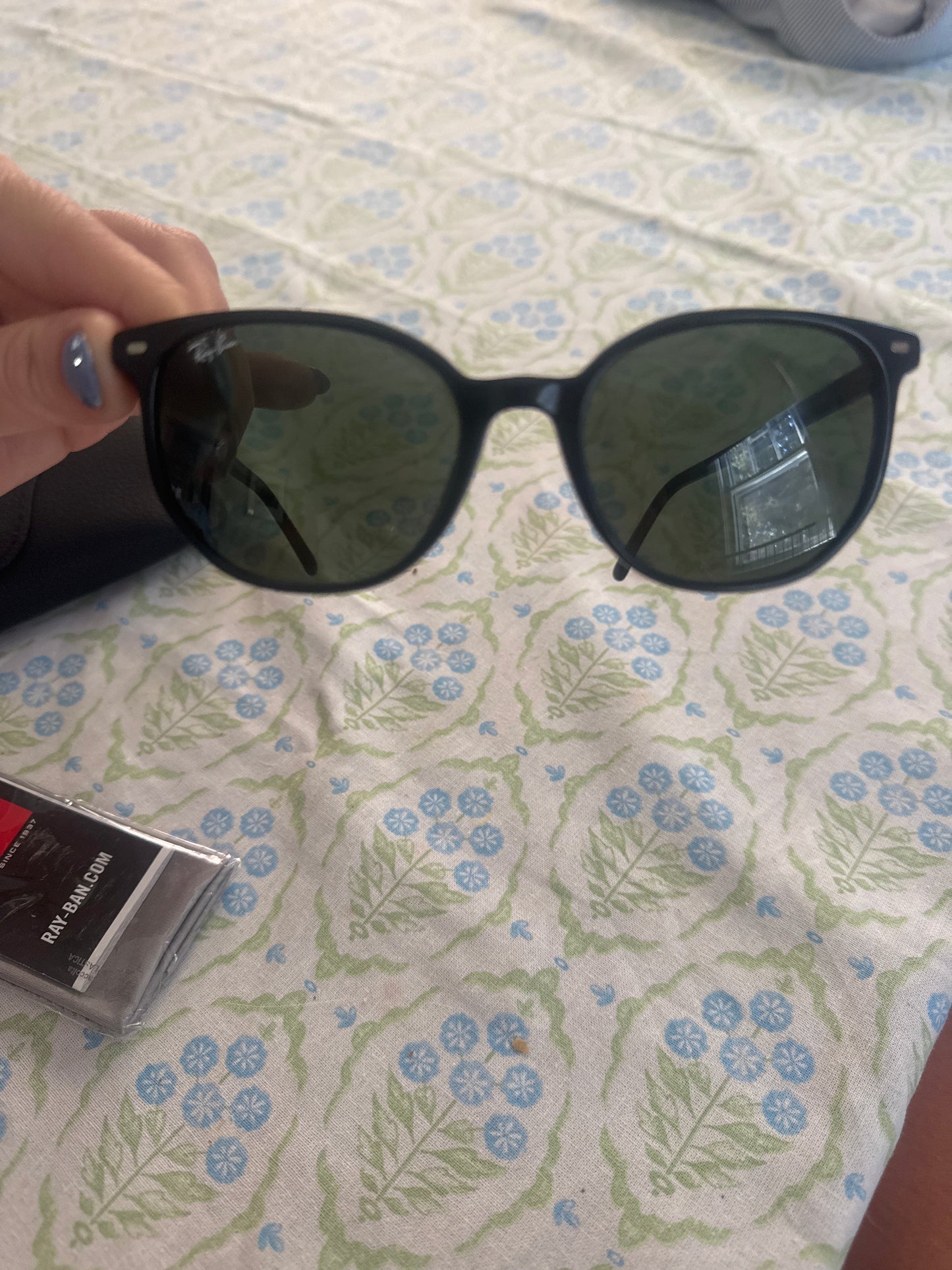 Seller 108 Women’s RayBan 2197 “Elliot” EUC- Black