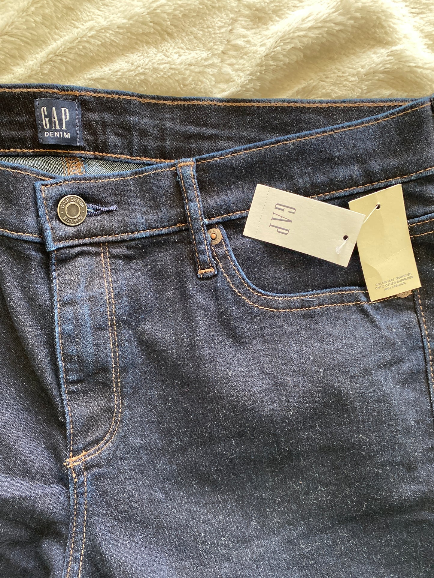 GAP women’s perfect boot jeans 32R NWT