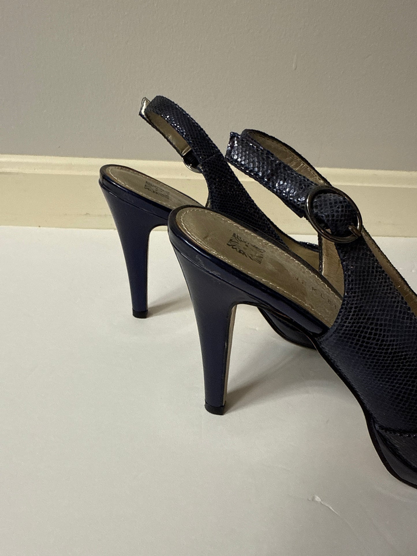 Seller #216, Women’s Anne Klein flex navy metallic heels, sz 8 EUC
