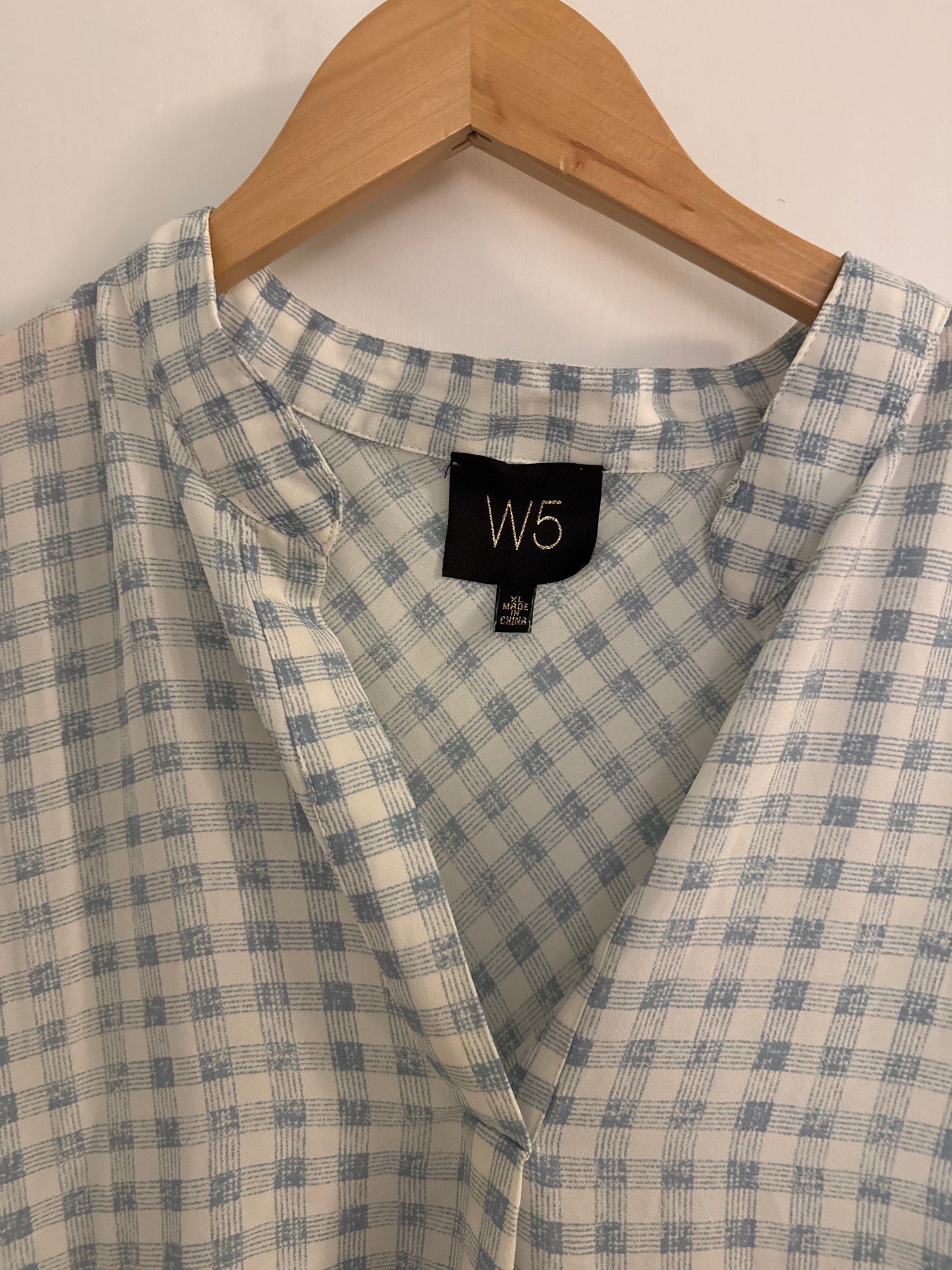 #152 - PRICE REDUCED Anthropologie - W5 Gingham Shirt Sleeveless Blue/ White XL