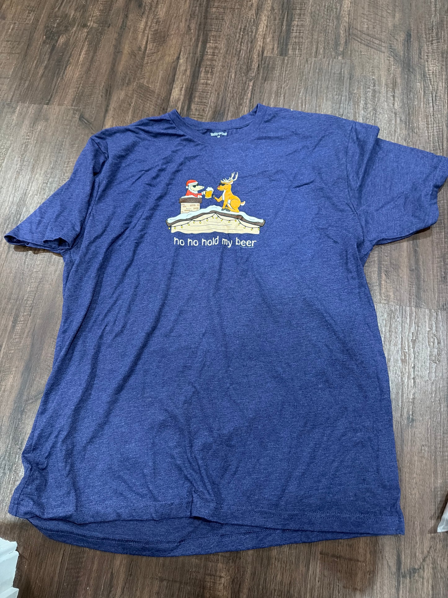 #107 nwot mens XL Santa beer tee shirt