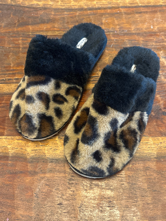 #182 size 4/5 leopard house slippers