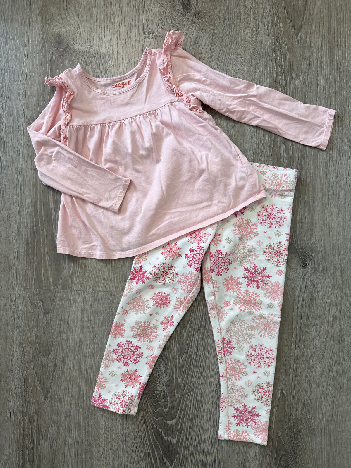 #149 Girls 4T Pink snowflake set