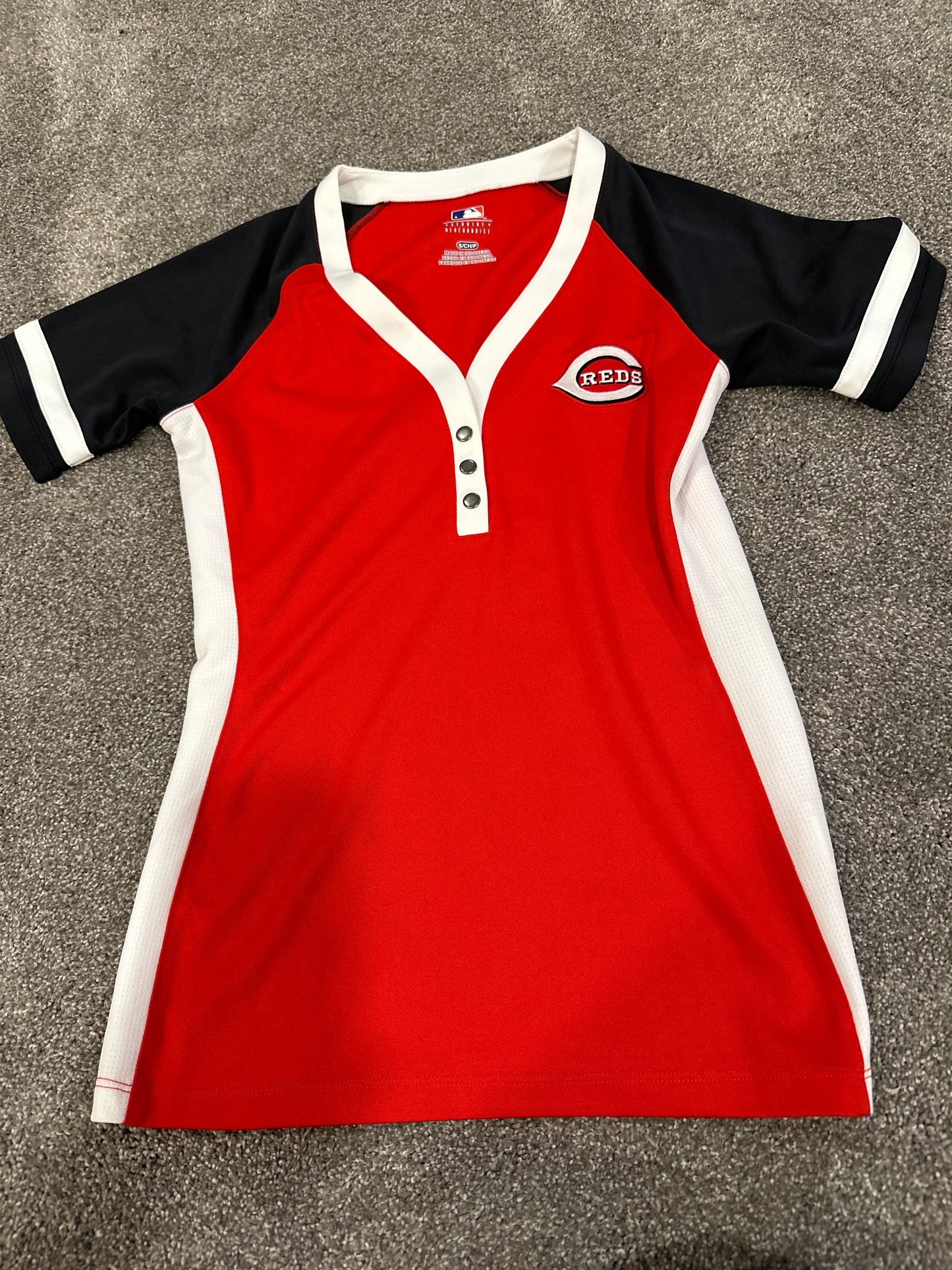 81A Women’s Reds Top Sz Small