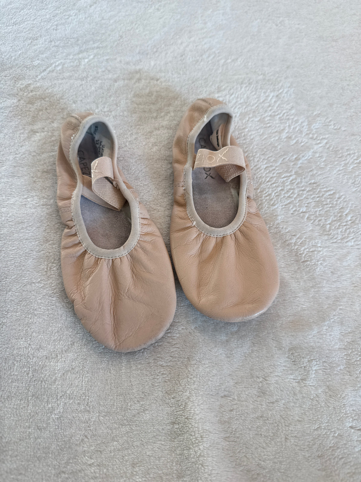 #81 girls 12.5 capezio ballet shoes