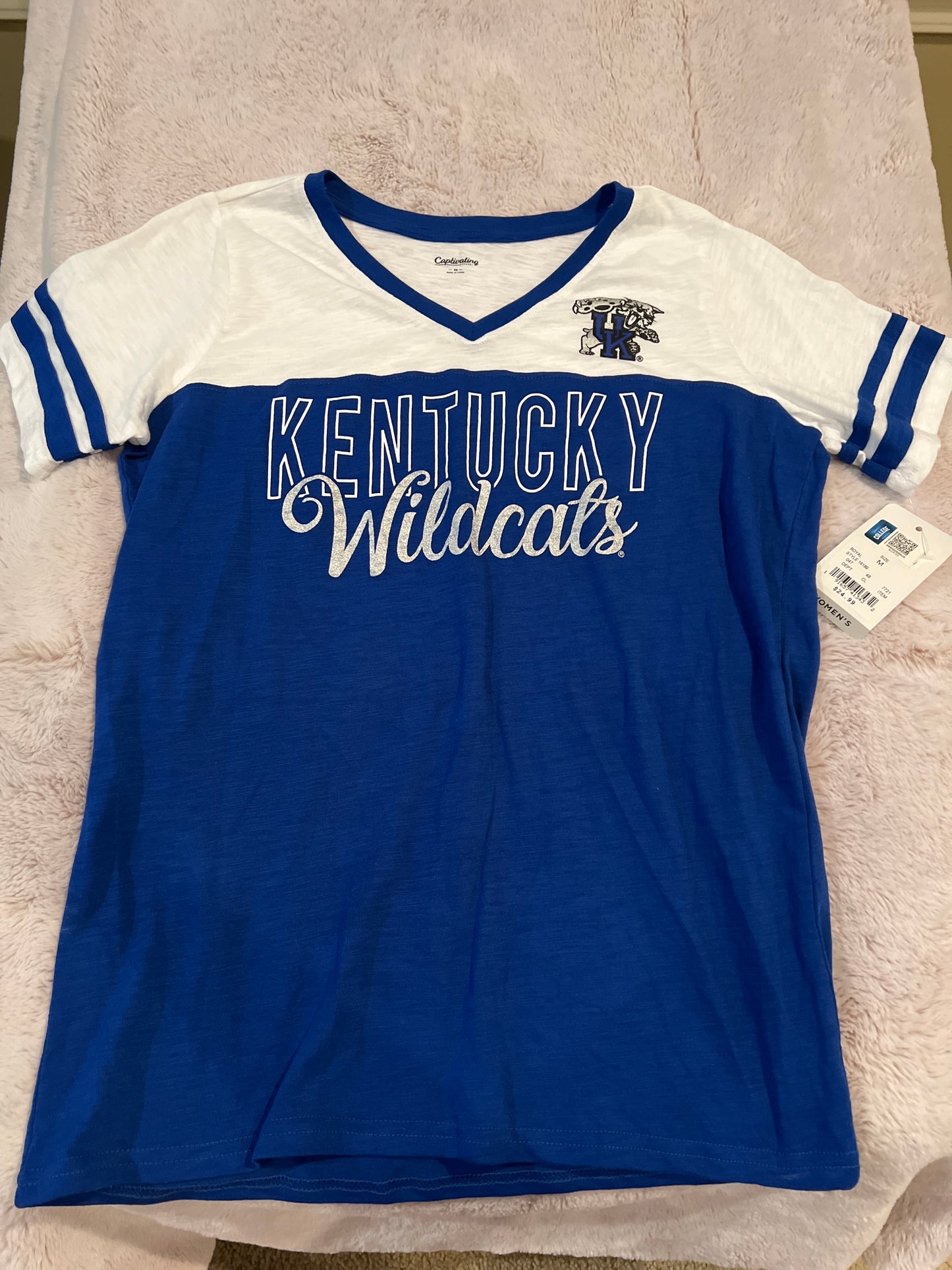 Ladies medium Kentucky Wildcats tshirt NWT
