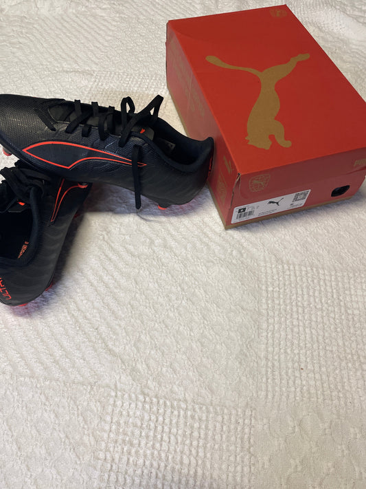 Seller #57 Brand new Puma soccer cleats size Men’s 8