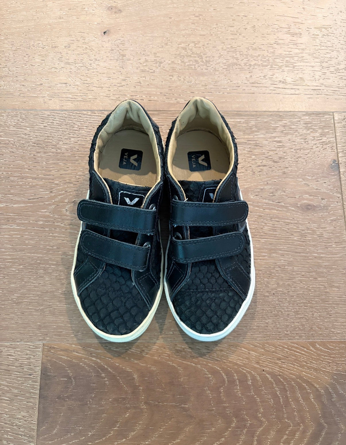 Seller #193 NEW Veja Unisex Girls Boys Size 13.5/31 Aged Black Leather Velcro Fashion Sneakers (Retailed for 115 Euros!)