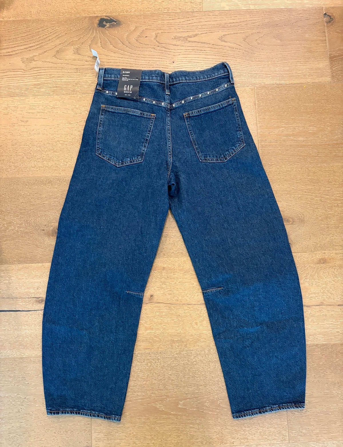 Seller #193 NWT Gap Women's Size 6/28 Studded Barrel Jeans