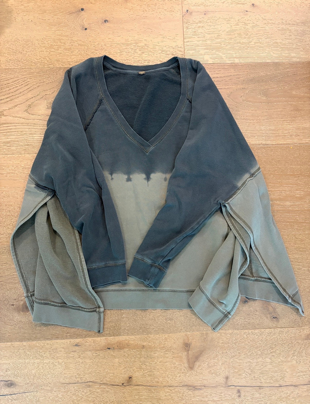 Seller #193 Free People Women's Size M Oversized Ombre Sweatshirt with Side Slits