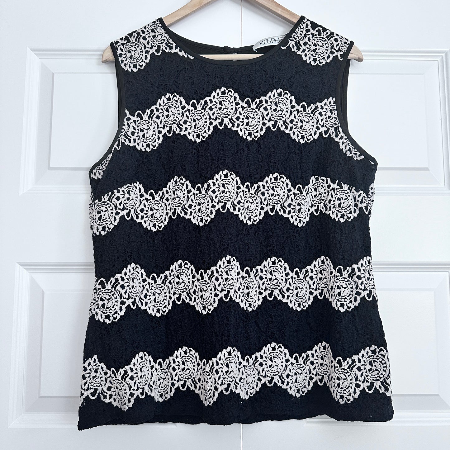 Seller 147 | Womens Kasper shell/lace top |size L