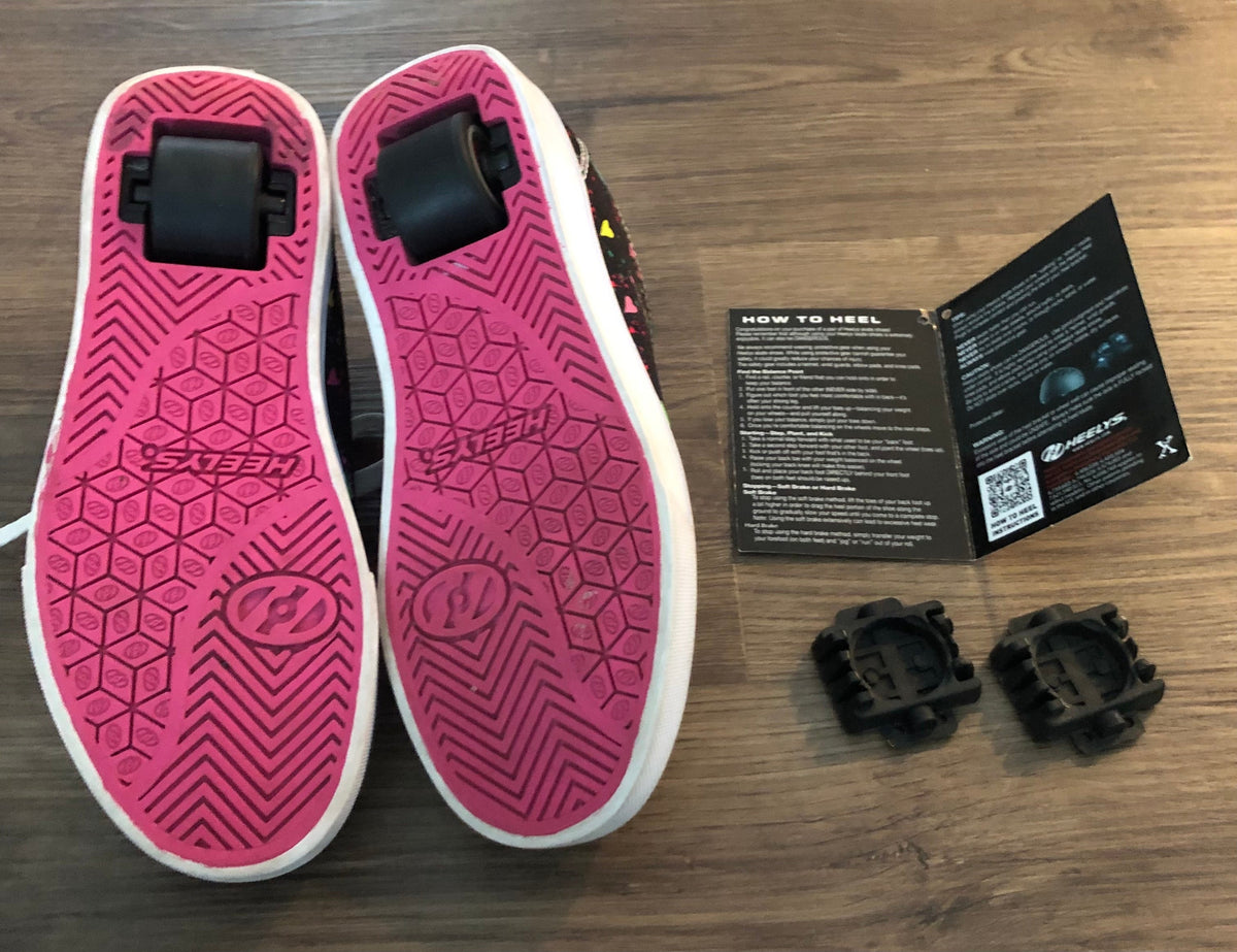 #137 Heelys youth size 2 with box