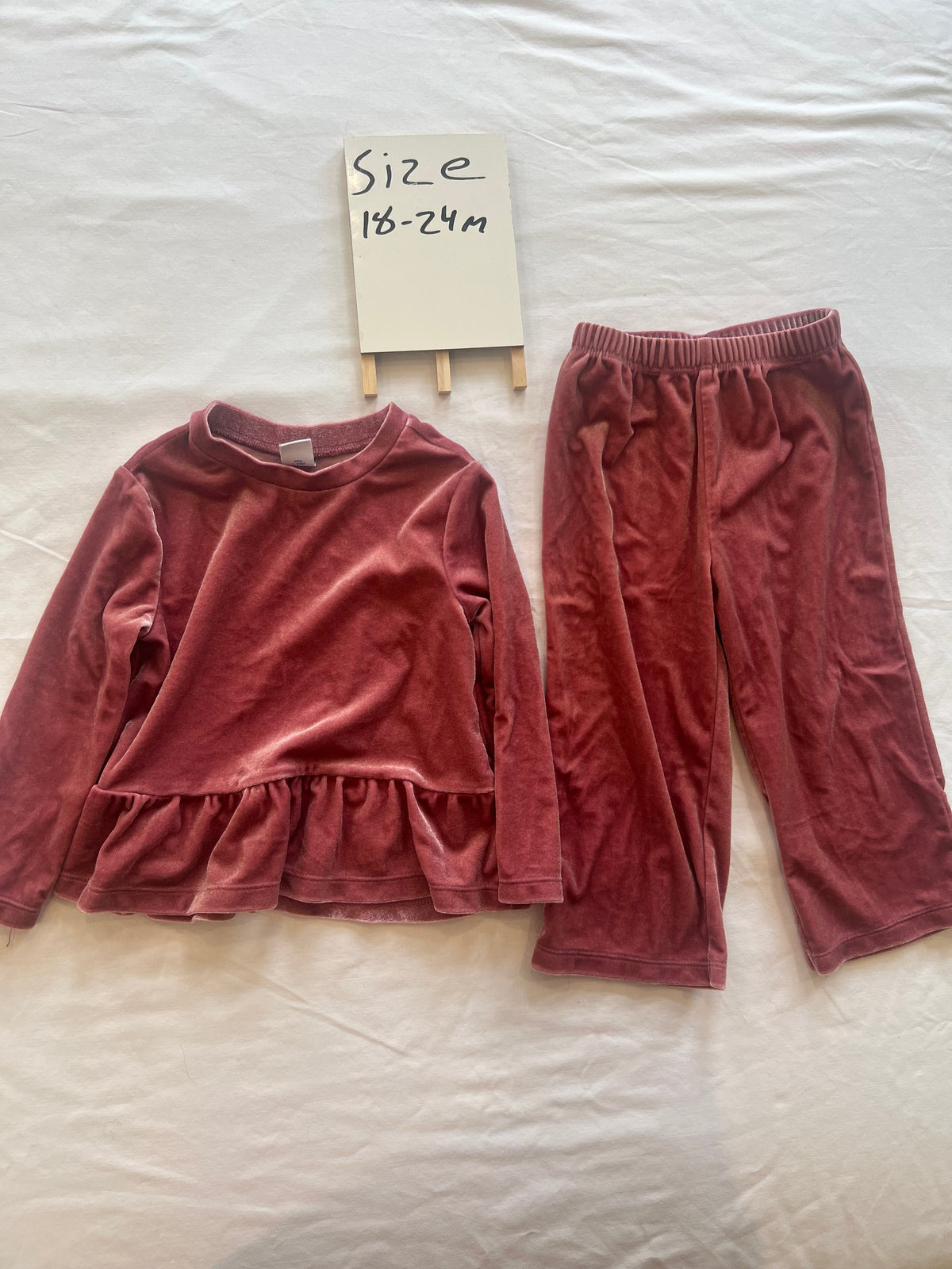 #24 18-24 months girls huge bundle. Cute outfits! See all pics!