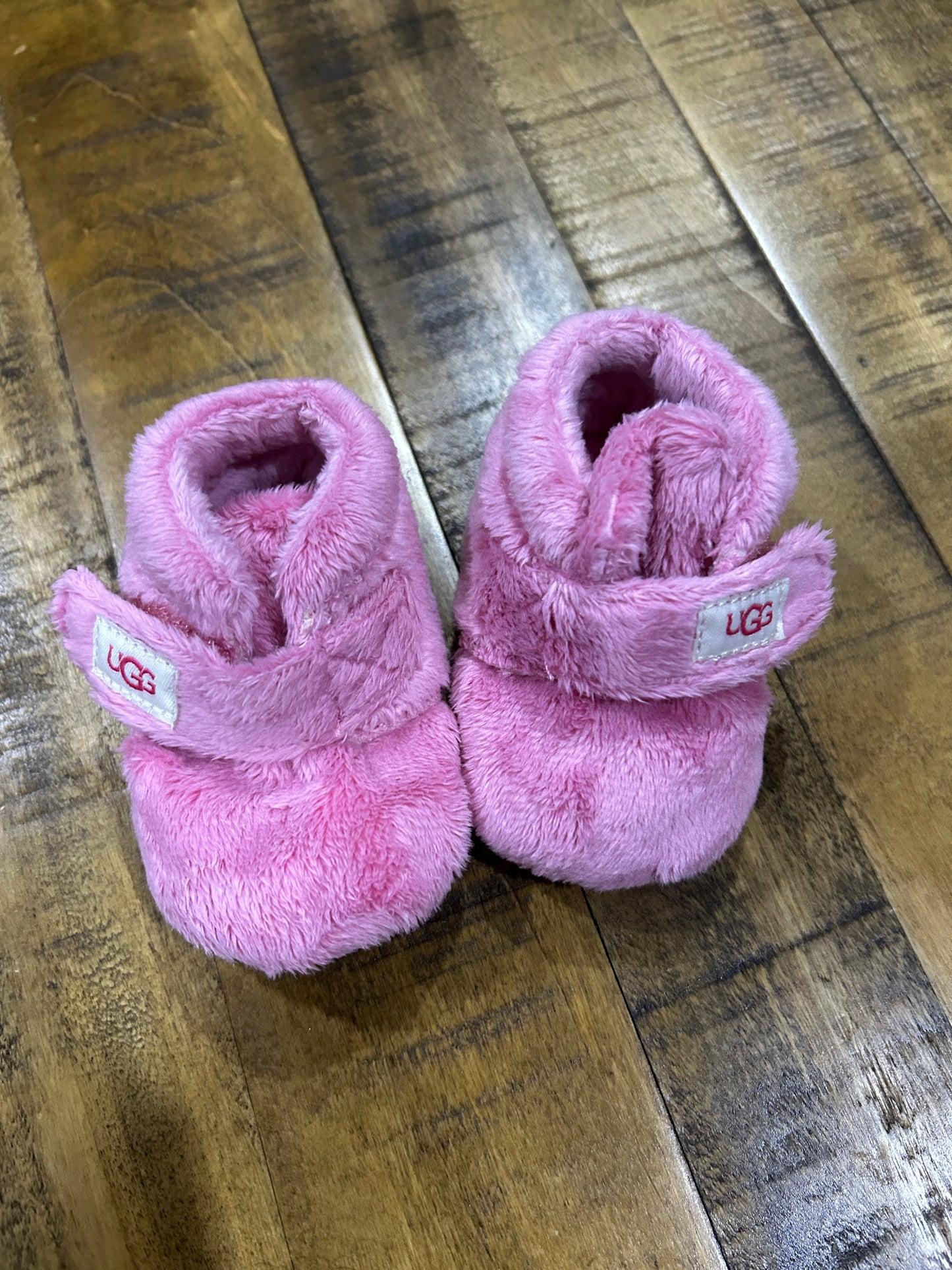 Seller #5 - Newborn Ugg Girl Booties 0/1