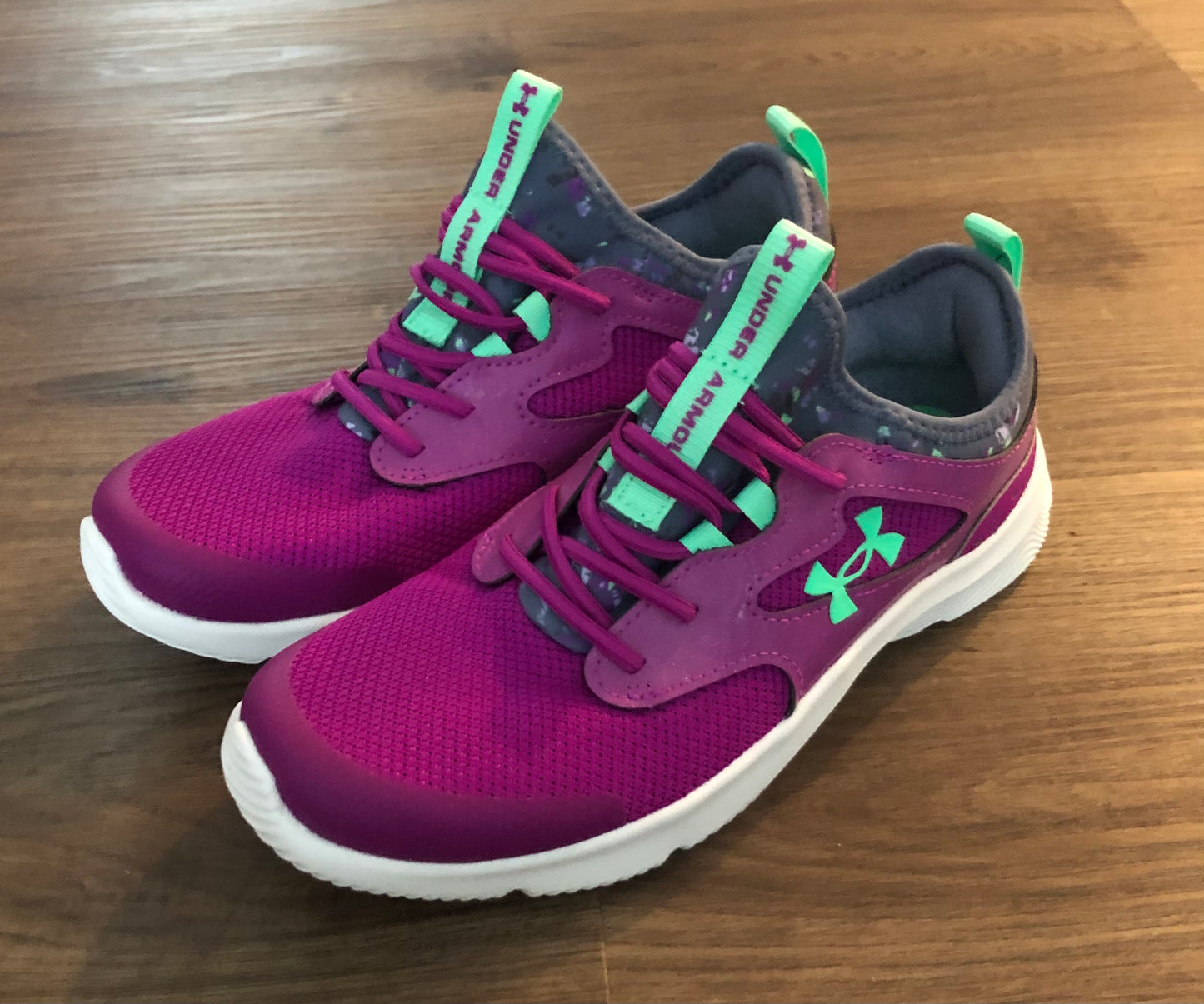 #82 NEW Under Armour gym shoes size 2.5