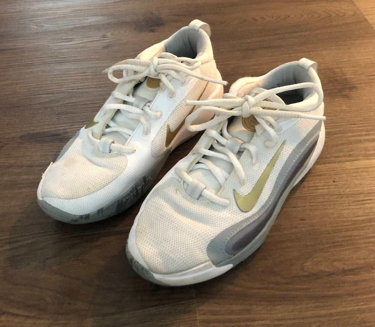 #137 Nike basketball shoes 3Y