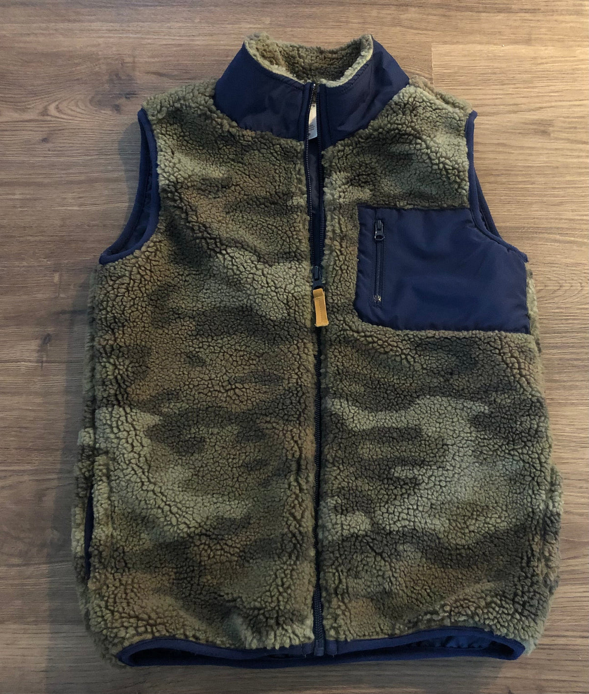 #137 Carters kid vest boys size 8