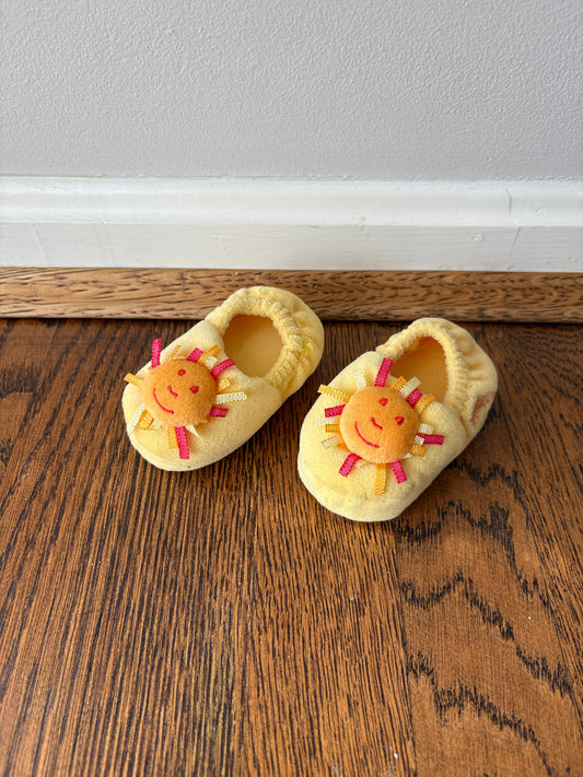 #33B • 0-6m • Eric Carle • Sun Slippers