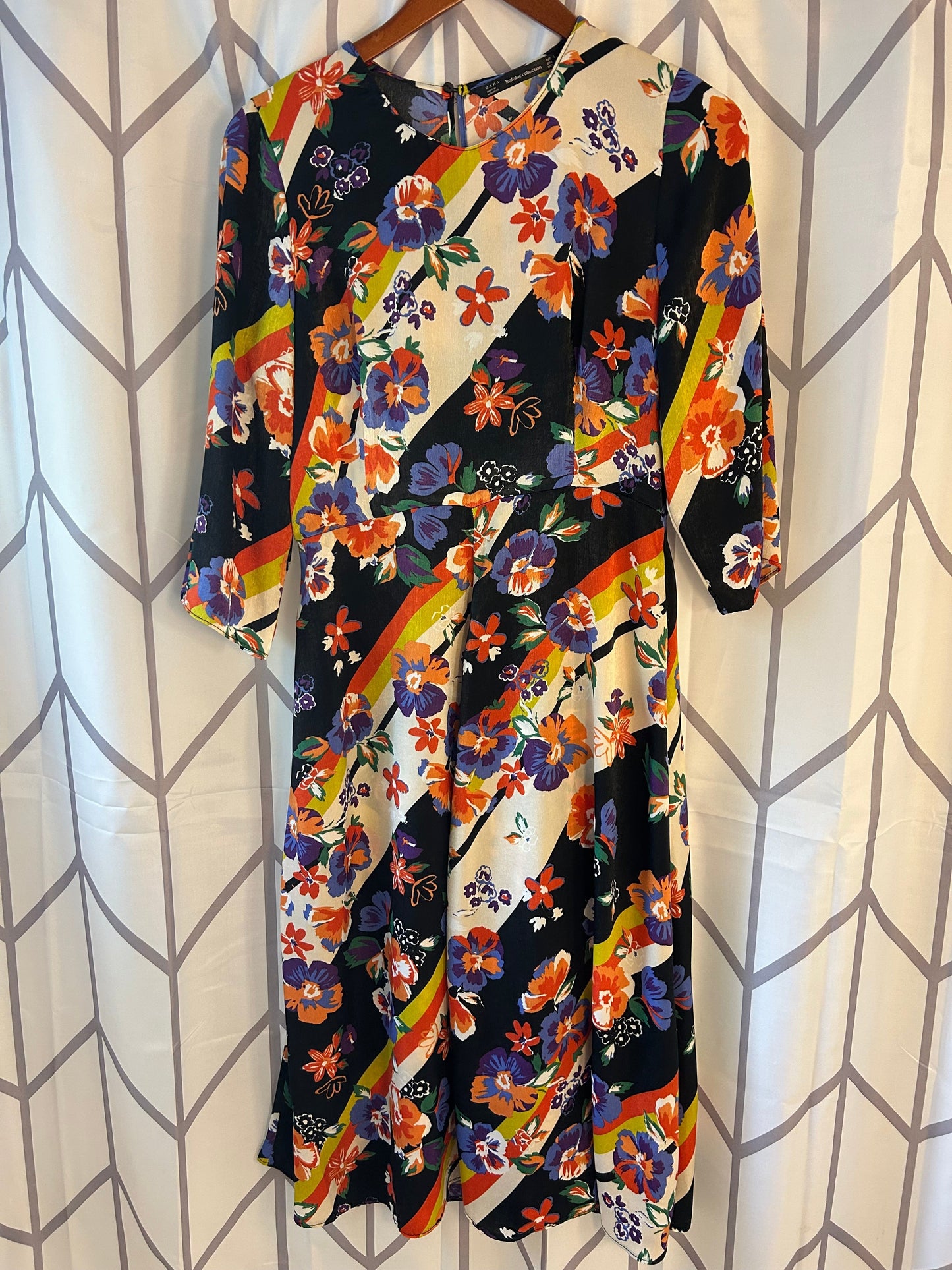 Reduced! Seller #18 Zara graphic print dress women’s large