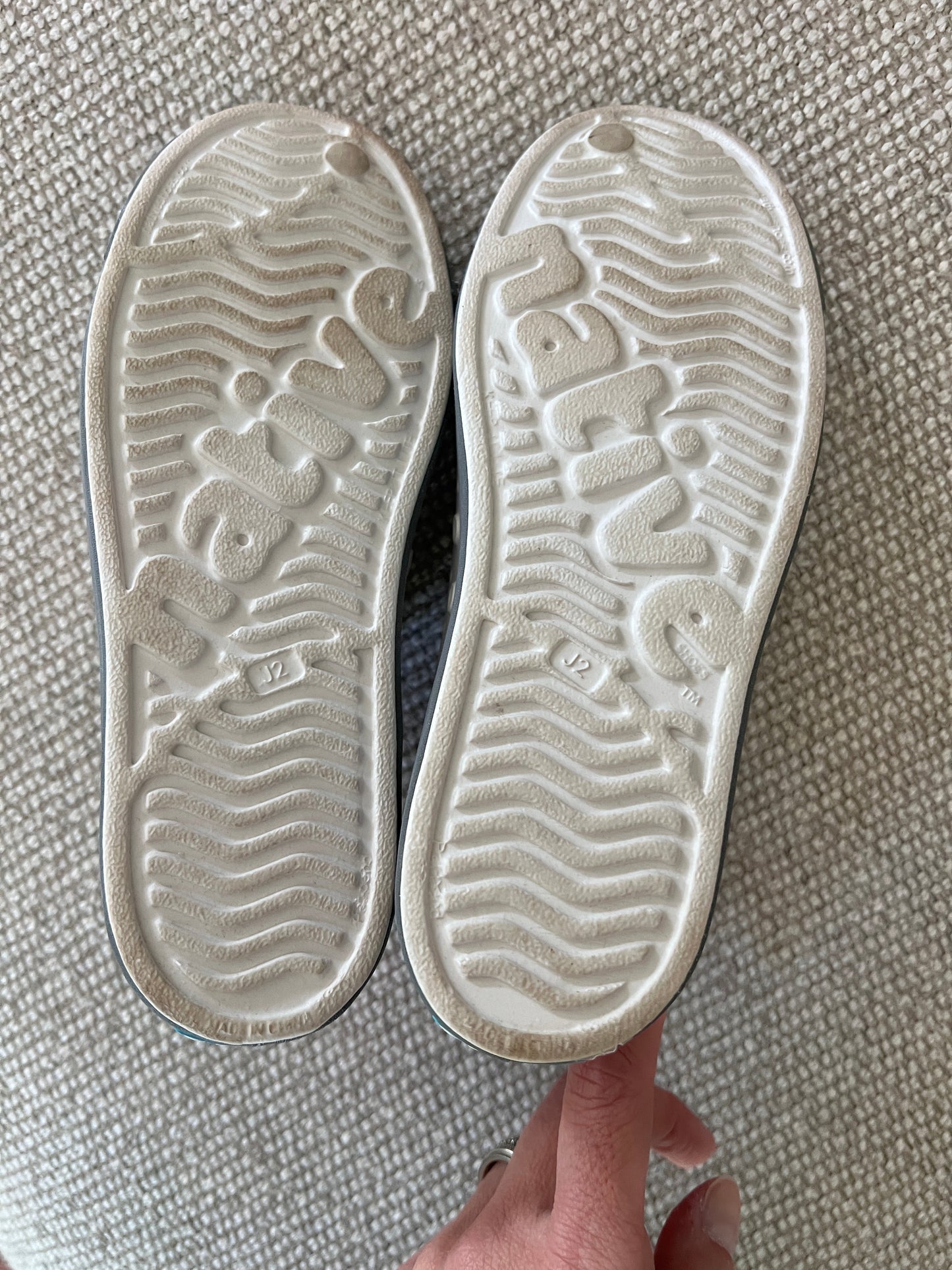 Native kids shoes, light grey and dark grey, size J2