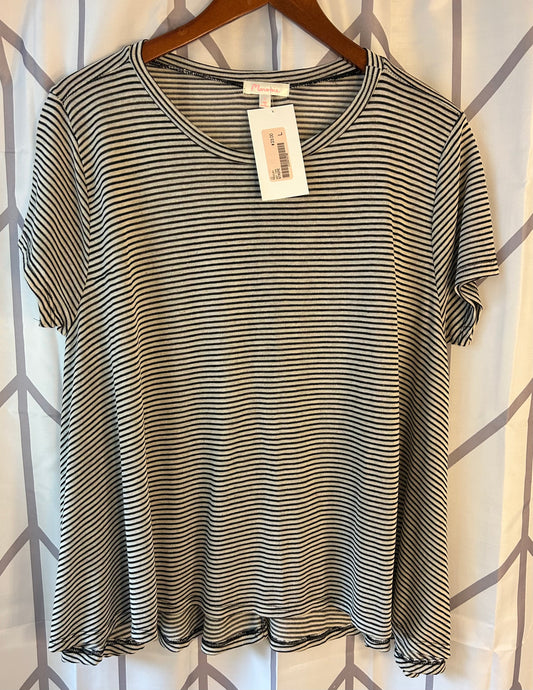 #18 NWT black white stripe tee women’s large