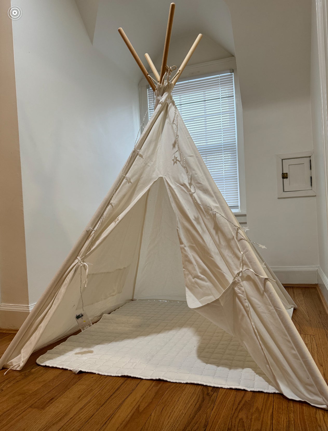 *REDUCED* Tiny Land Teepee Tent with Lights
