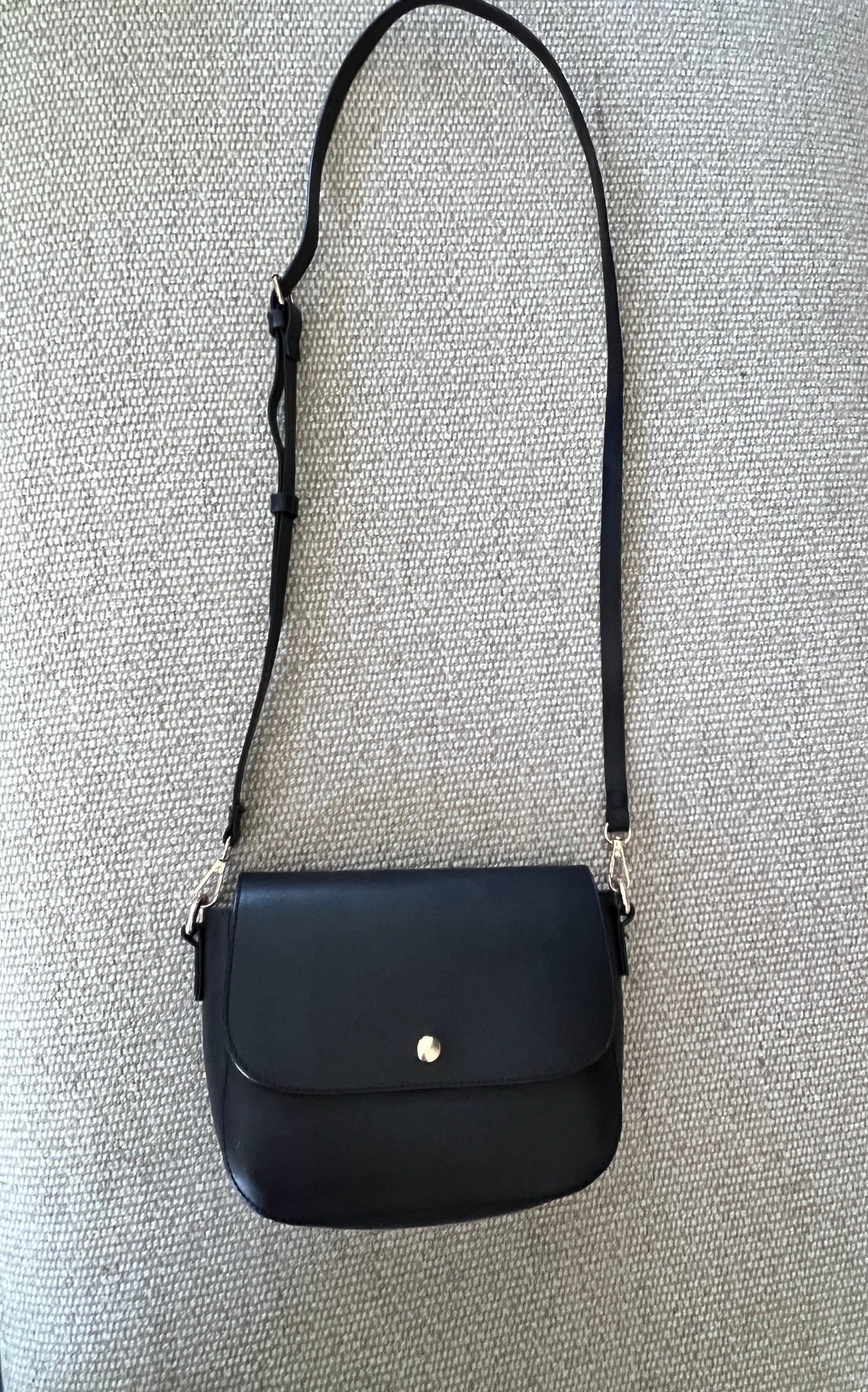 women's black crossbody bag