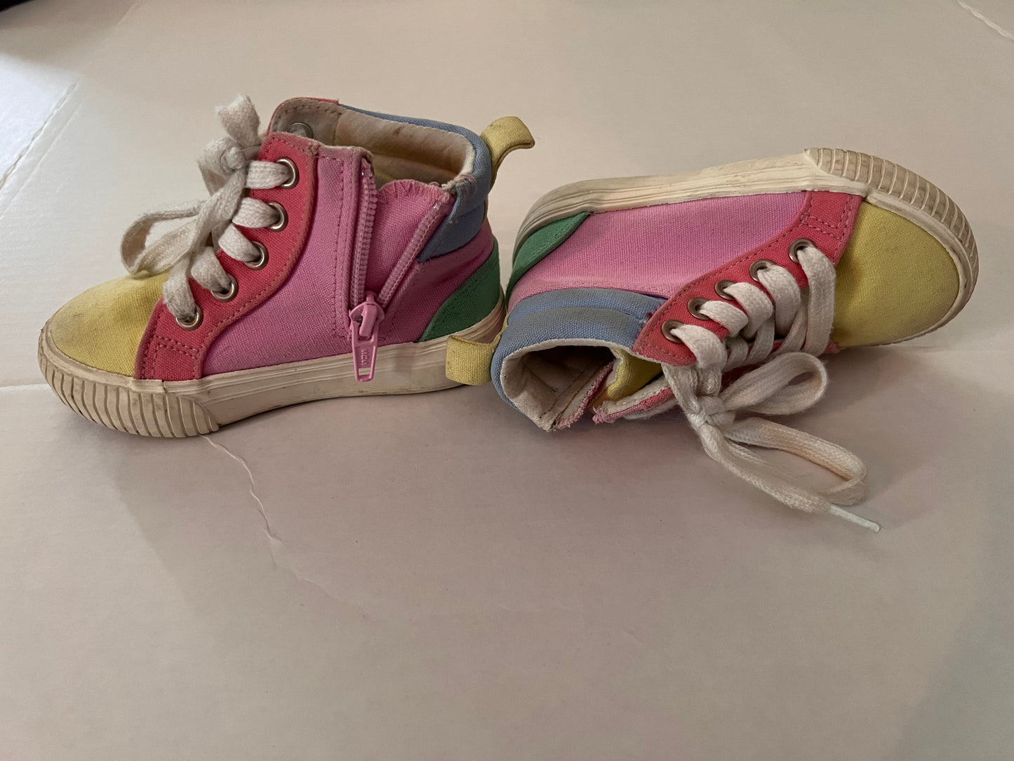 #74B Cat and Jack Color Block High Tops size 6c