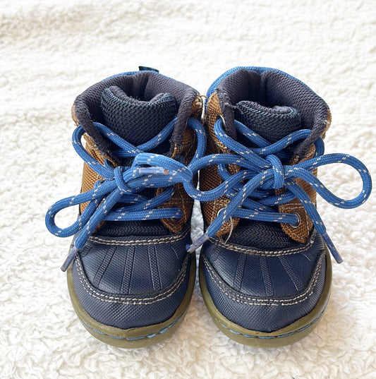 #58 Oshkosh Boys Size 6 Lace Up Boots