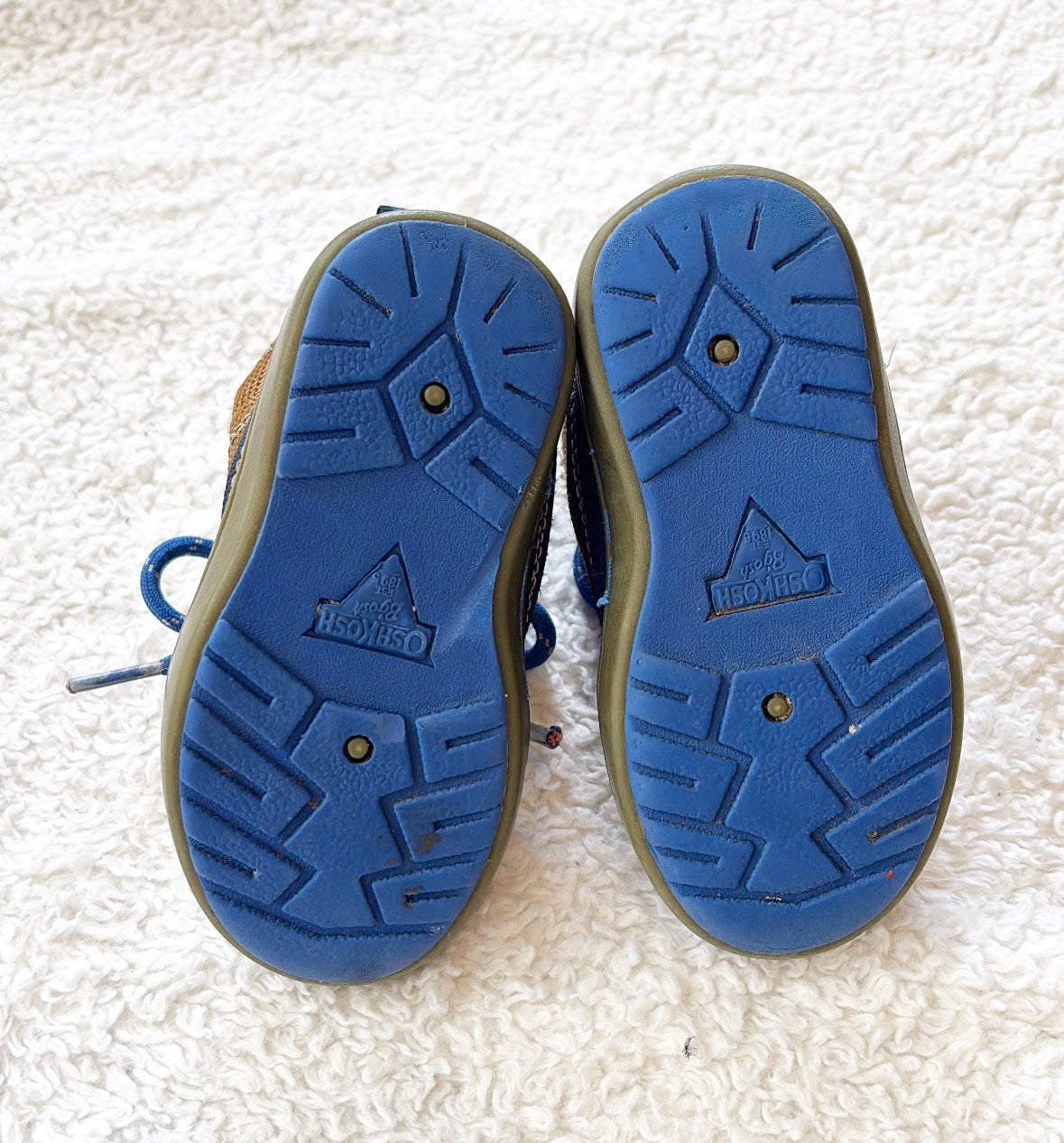 #58 Oshkosh Boys Size 6 Lace Up Boots