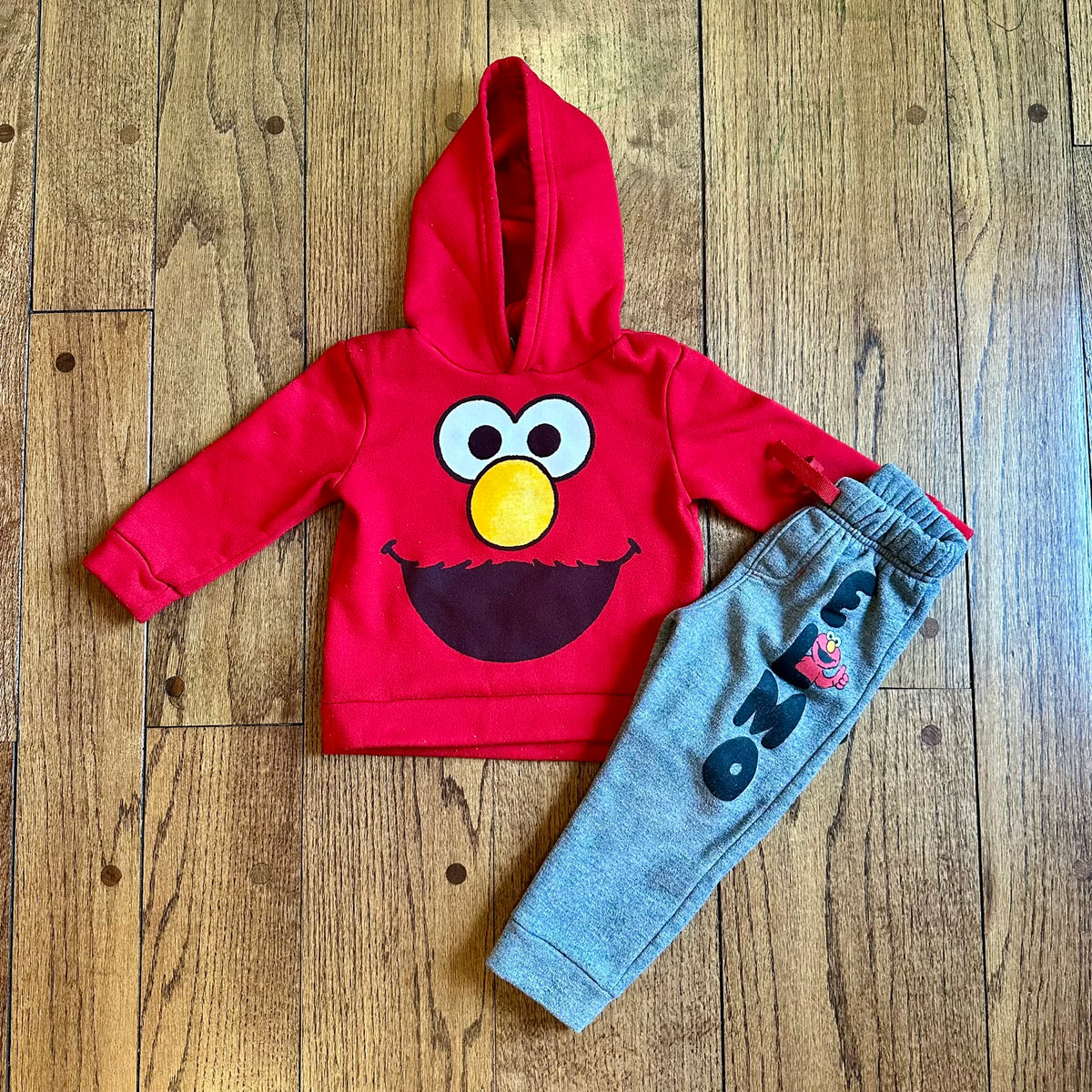 #113	GUC Boys Sesame Street Elmo Hoodie Outfit, size 3T