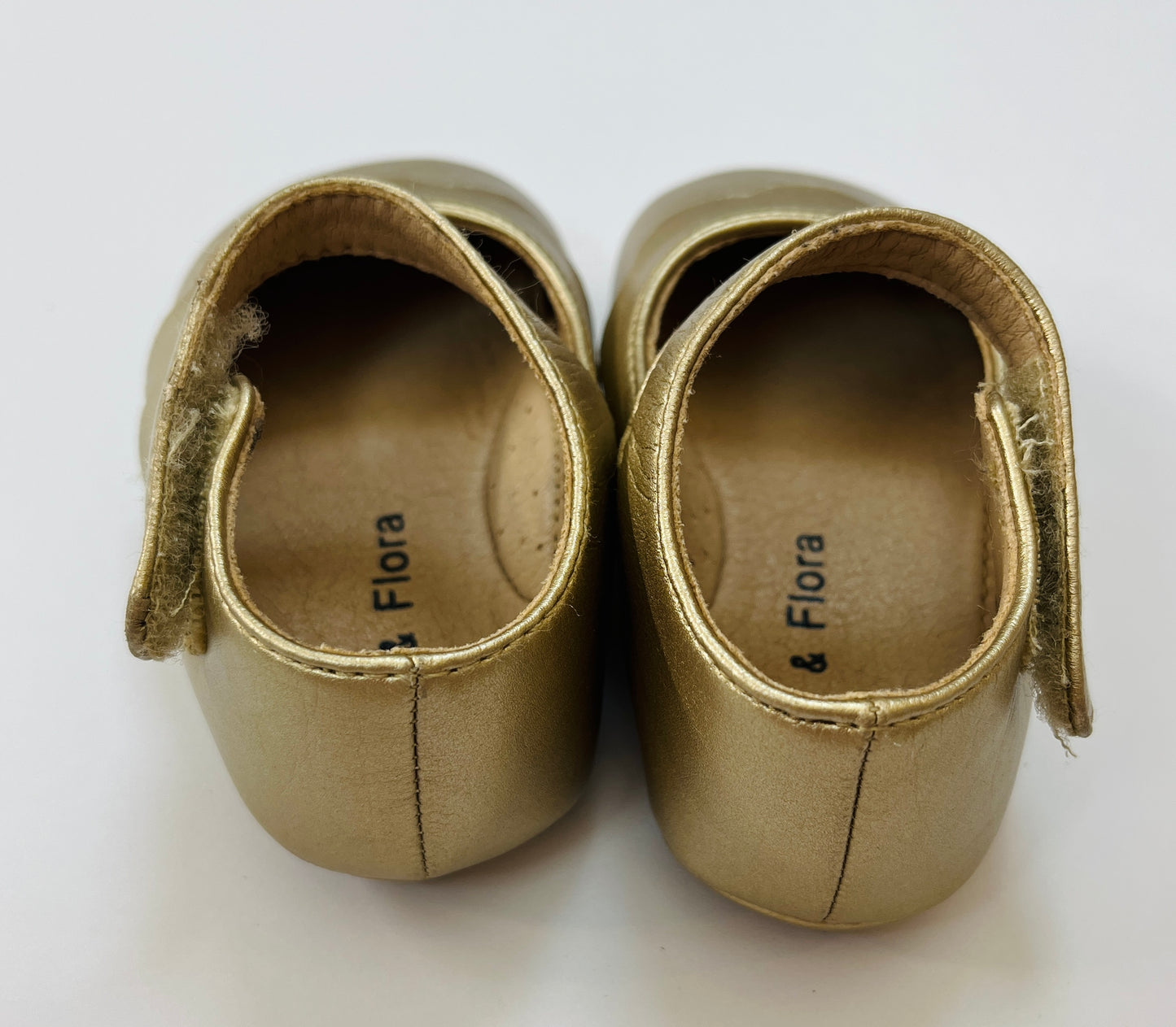 60A Baby Girls size 4 Felix & Flora gold mary janes EUC