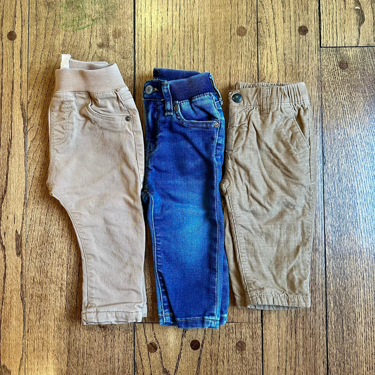 #113	EUC Boys Jean and Khaki Pant Bundle, size 6-12 months