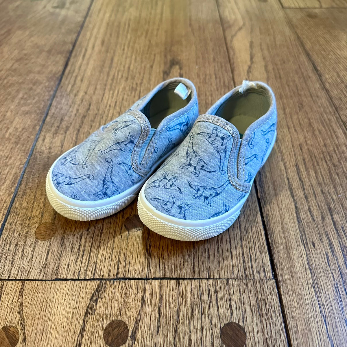 #113	GUC Boys Carters Gray Dinosaur Slip on Shoes, size 7