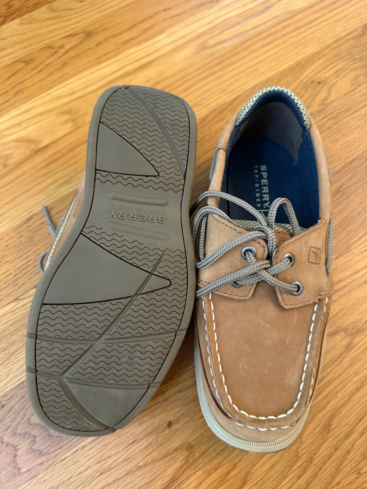 Seller #152 - VGUC boys Sperry Topsiders size 2.5 big kid